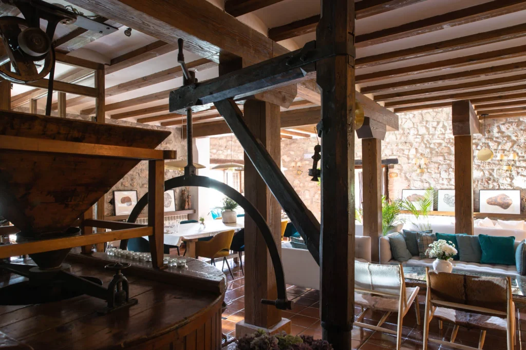 Molino de Alcuenza, el molino del siglo XV, aún en funcionamiento en el salón