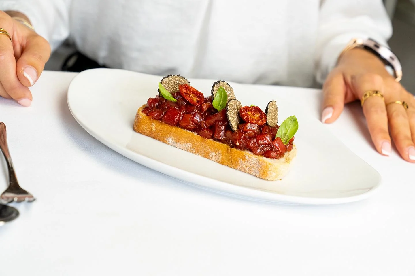 tosta de tartar de atún y trufa de El Campero.