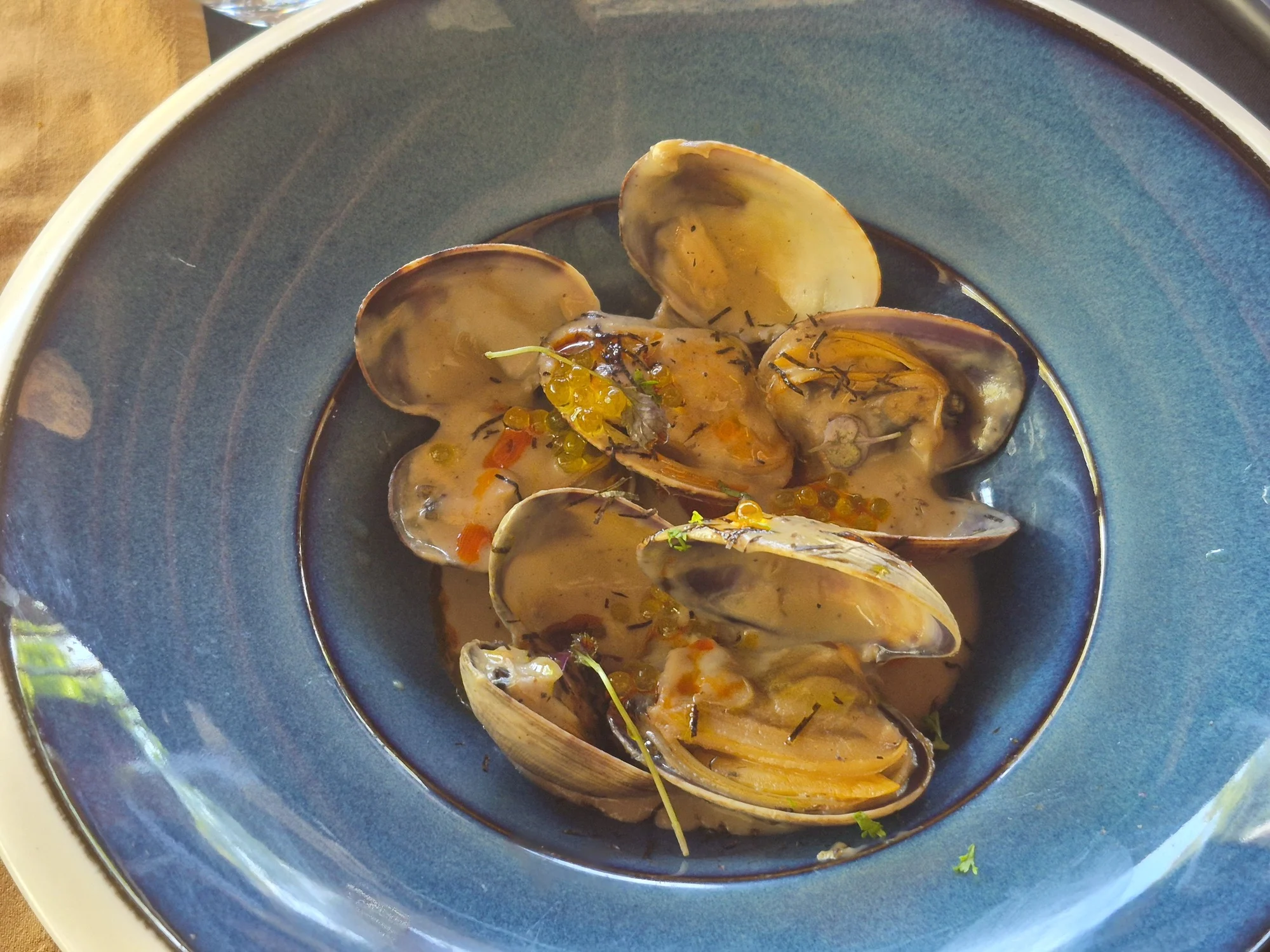 Almejas con velouté de puerros