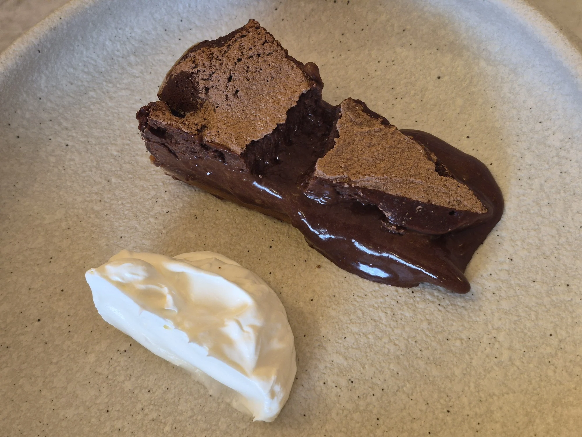 Tarta de chocolate con whisky y chantilly