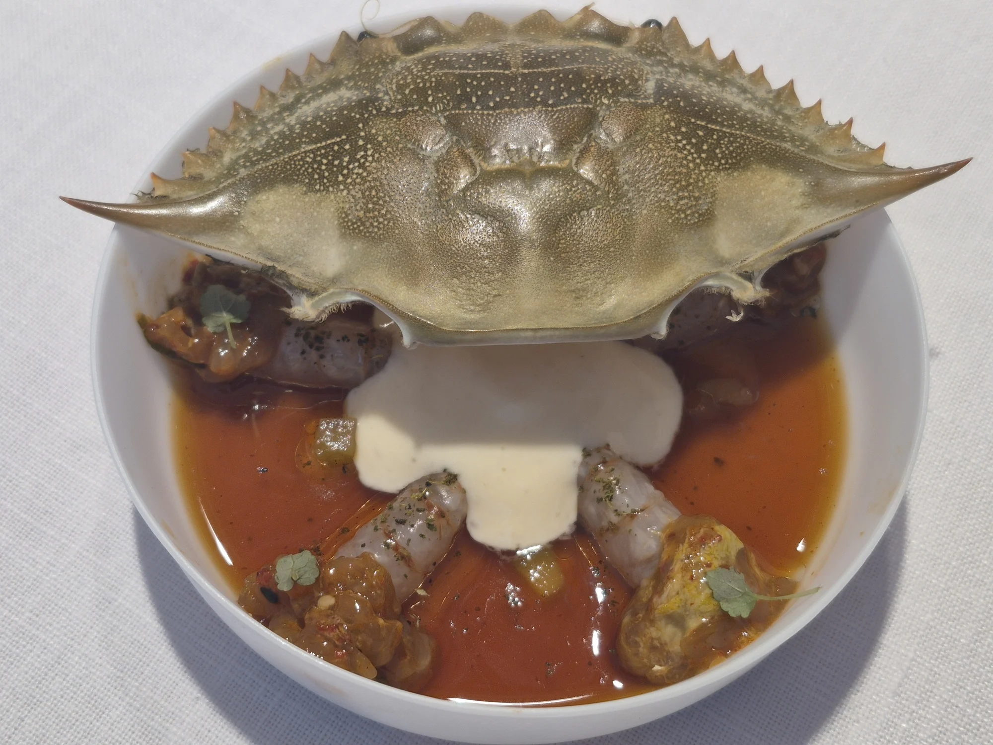 Camarón borracho sichuan al palo cortado, yangyeom bejang de cangrejo azul y mayonesa cailiente de Joselito, en DiverXo