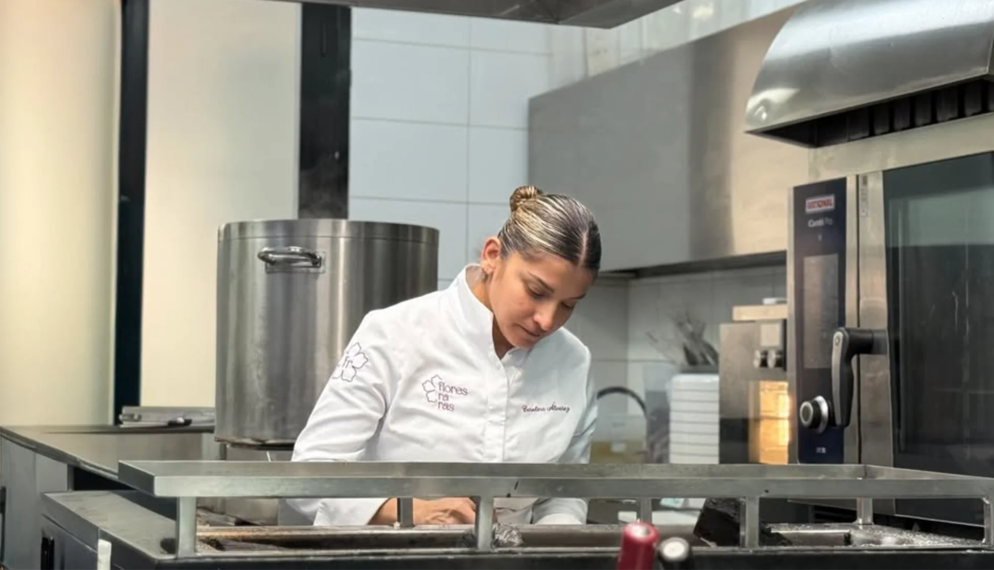 Carolina Álvarez, en la cocina durante la reciente edición de Spain Fusion México. Foto: Alejandro Talavera.