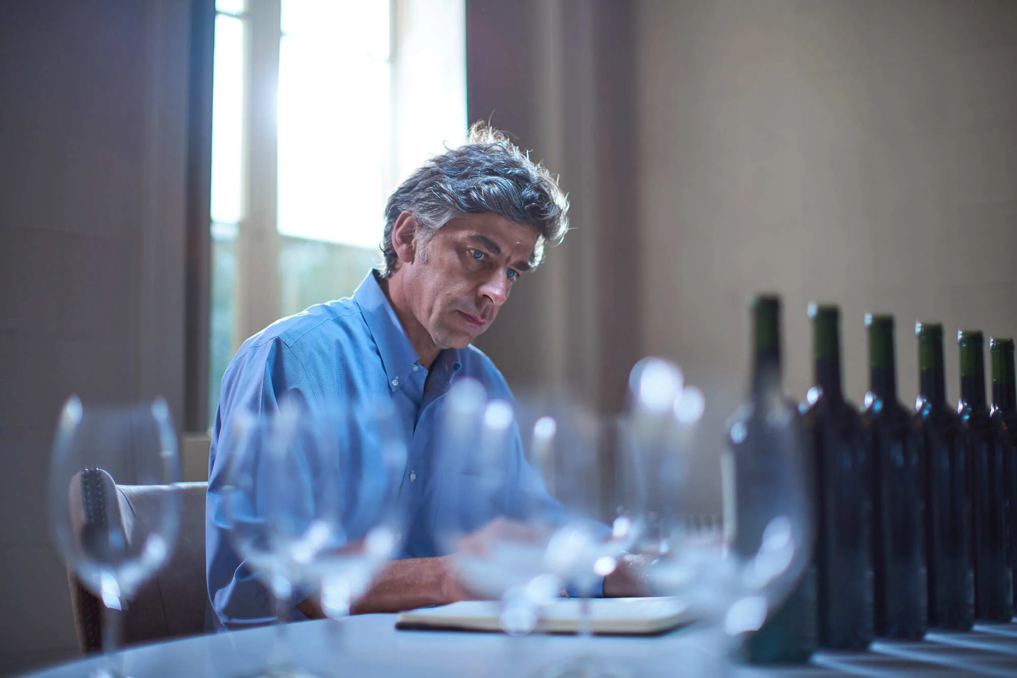 Enrique Tirado, durante el proceso de la mezcla (ensamblaje) de Don Melchor.