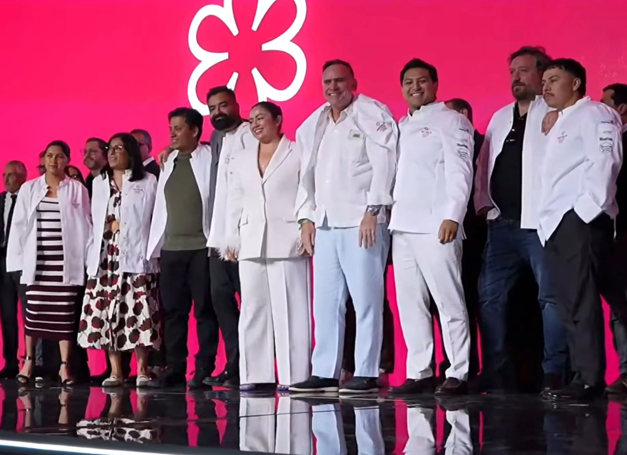 Representantes de restaurantes galardonados en la gala Michelin México 2026