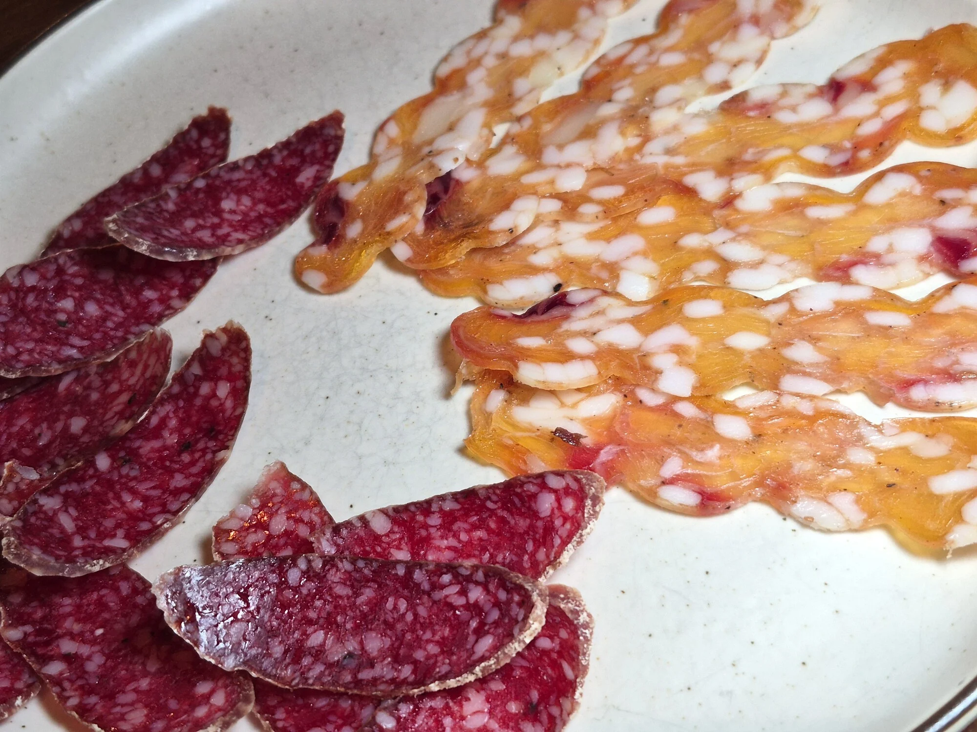 Piantao. Salame de búfalo de agua y spianata de surubí.