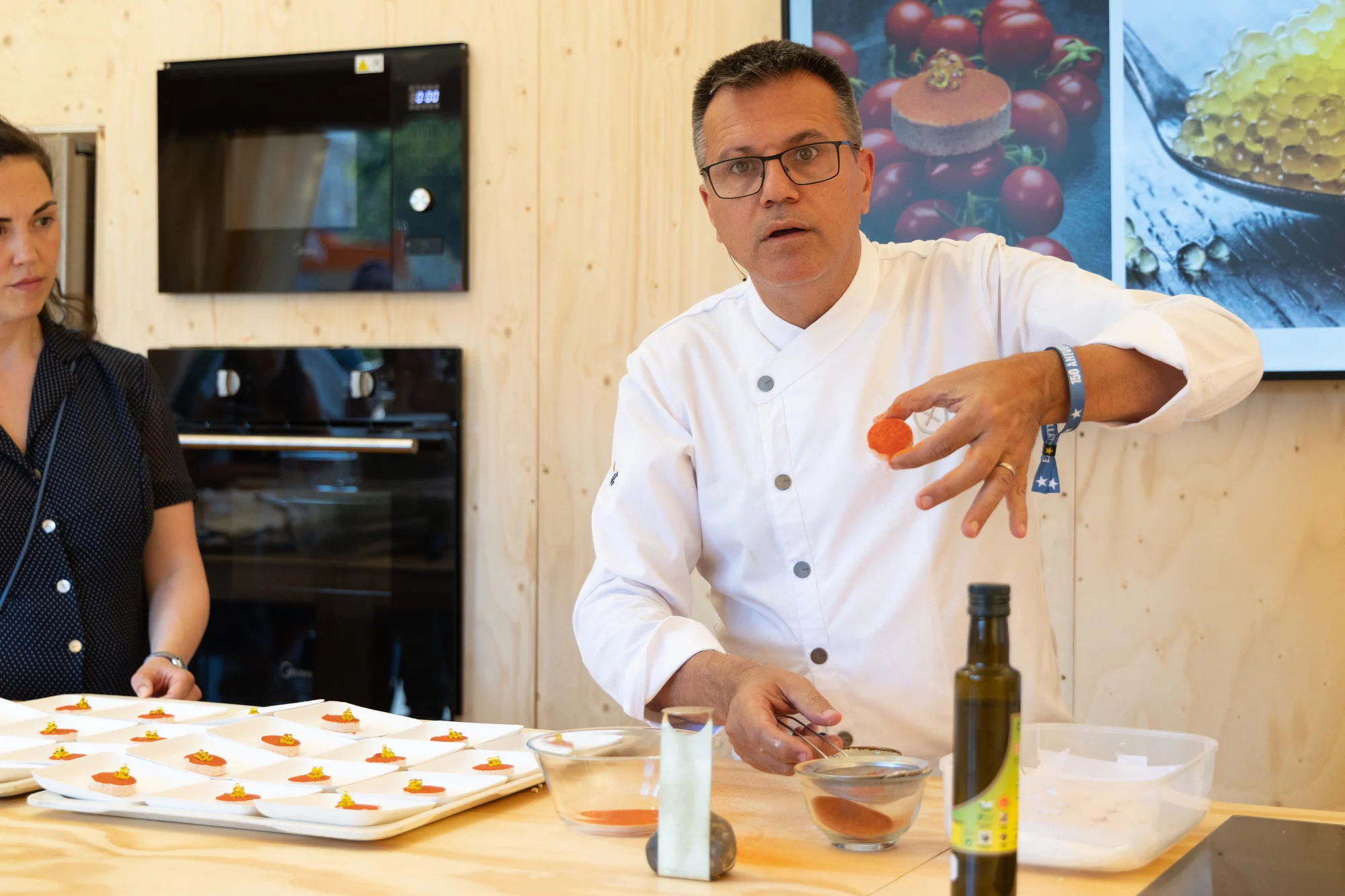 Oriol Castro, de Disfrutar, durante un showcooking.