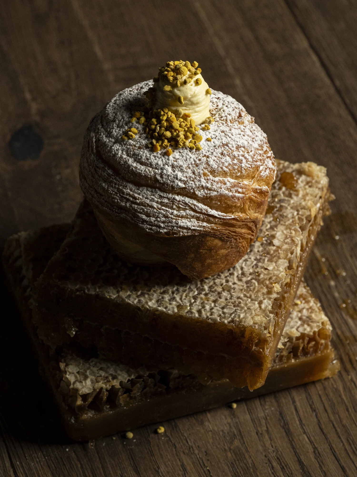 Cruffin de miel de Oaxaca y polen, parte de la oferta de desayunos de Rocasal.