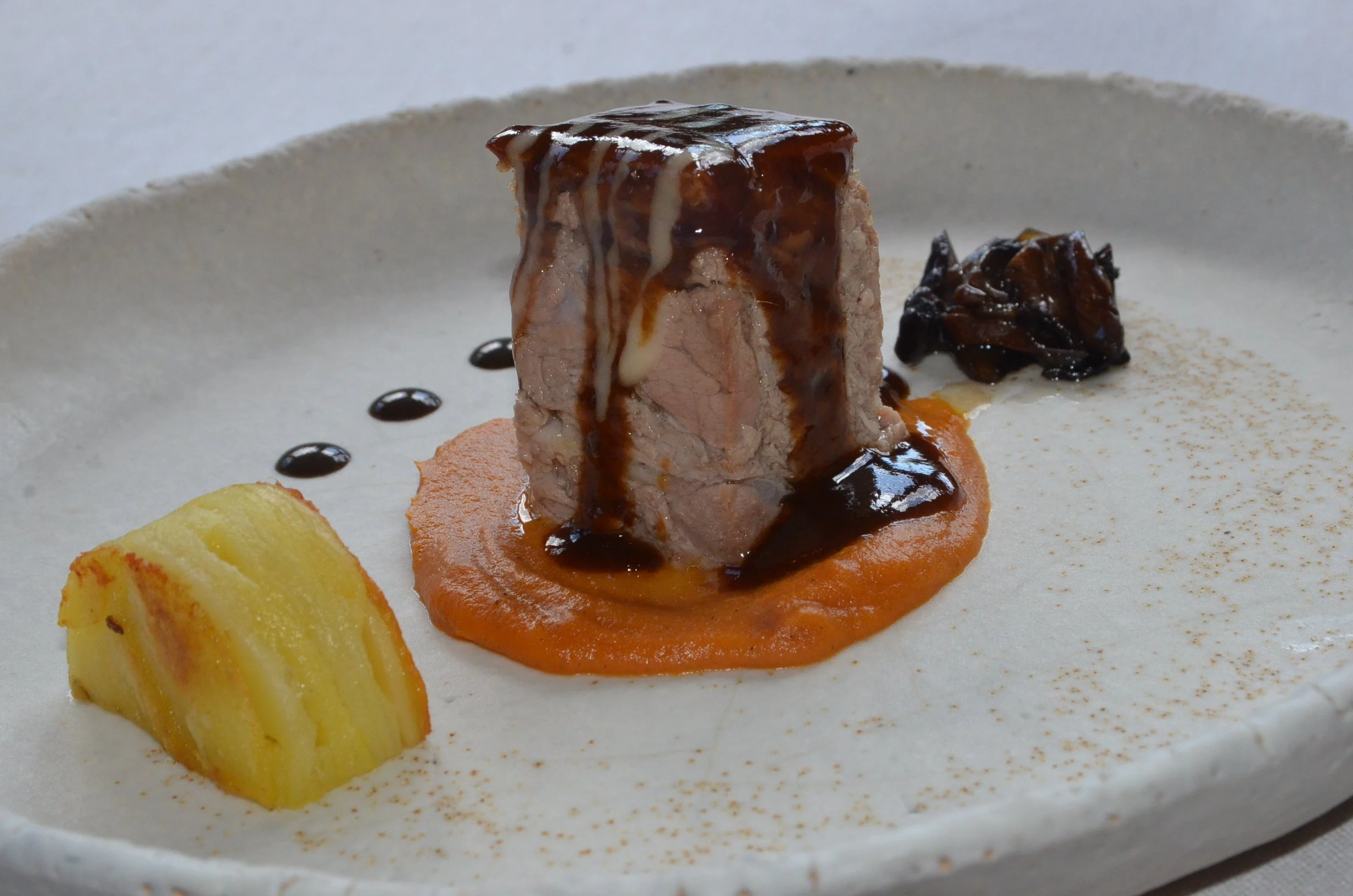 Lingote de ternasco de Aragón con su demiglace