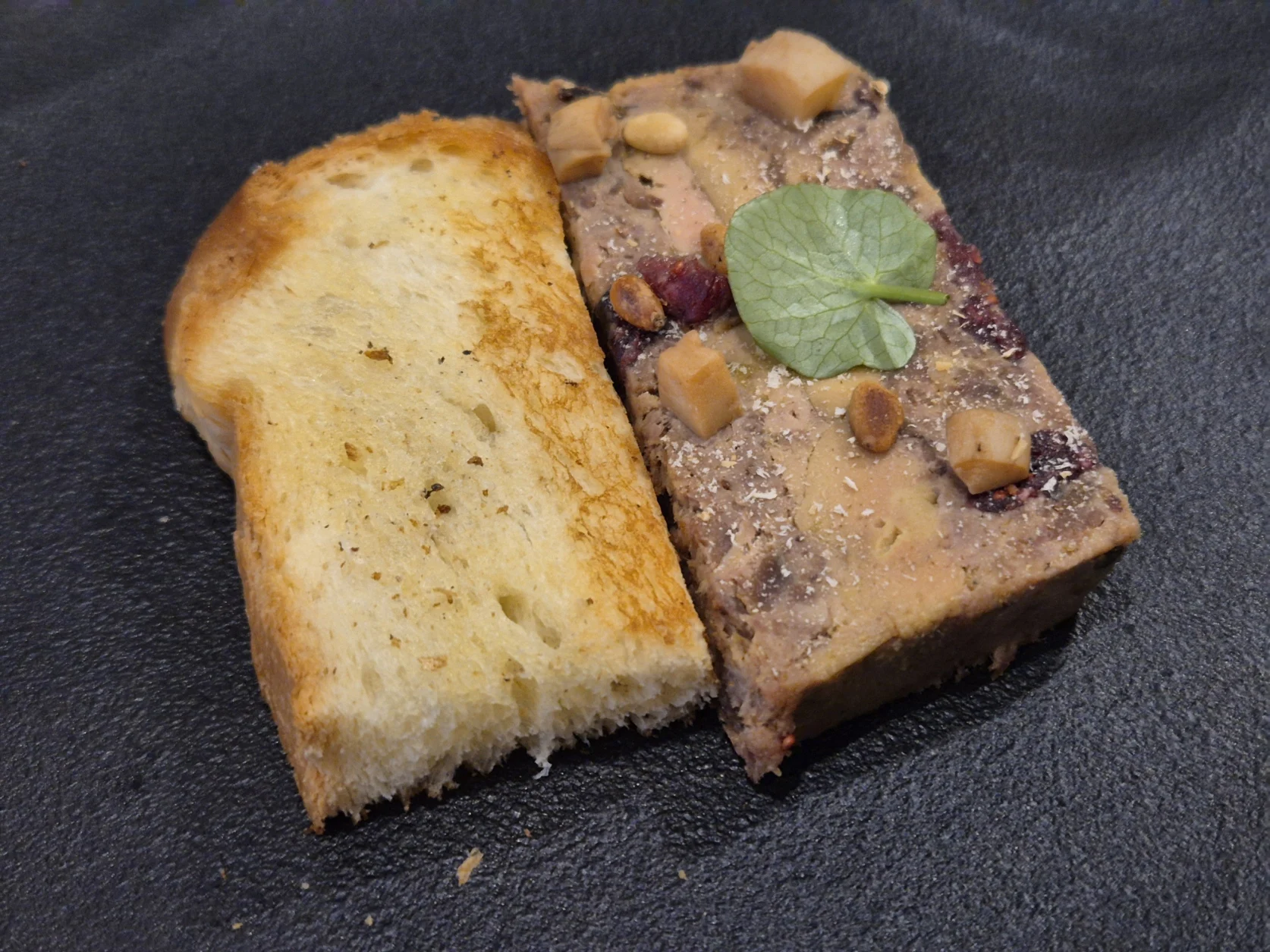 Corzo con foie gras de Vegallomas
