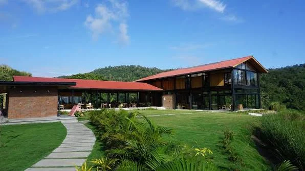 Las instalaciones de la escuela, restaurante y vivero de emprendimiento Iche, en Manabí.