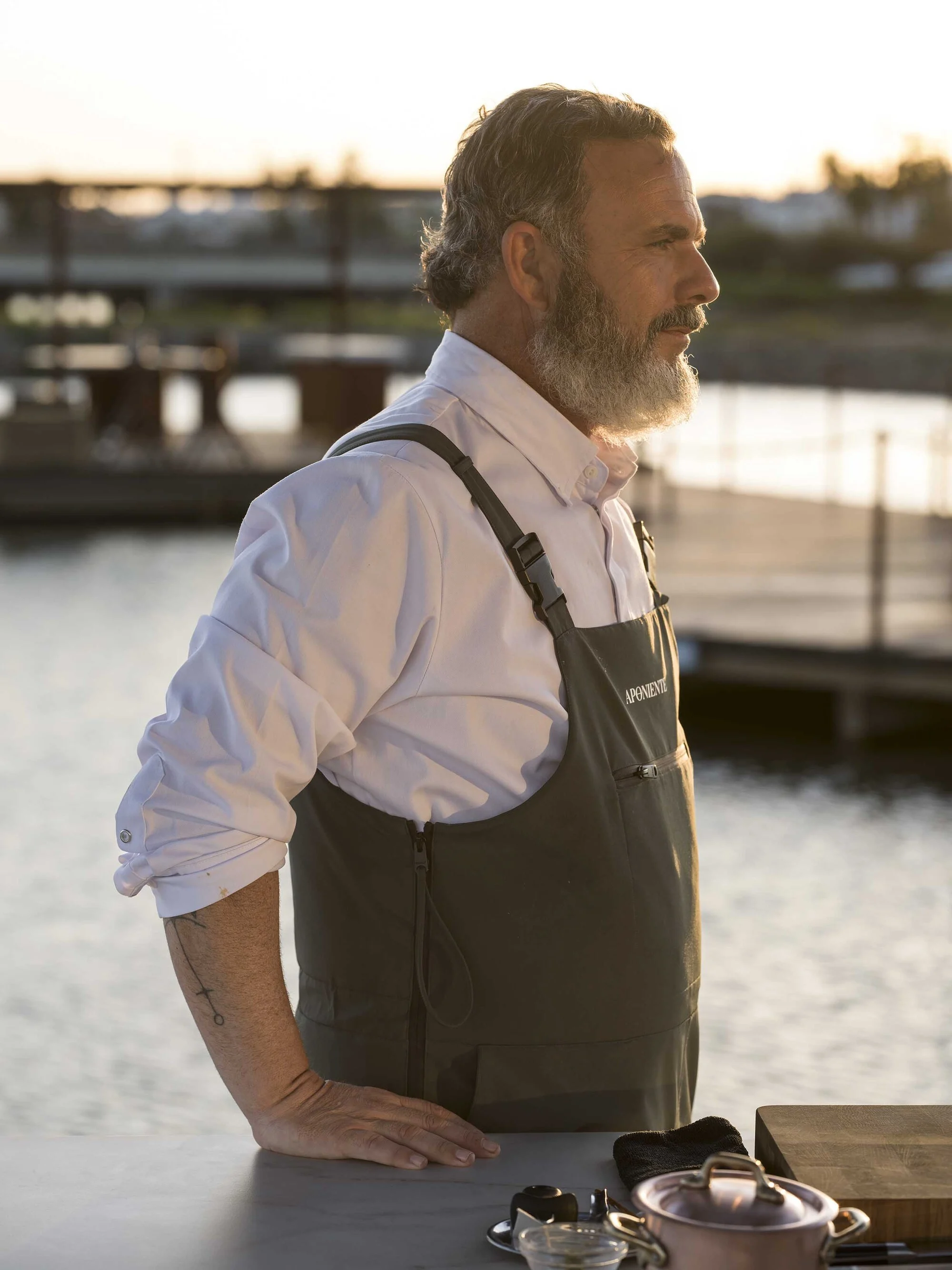 Gastón Acurio cocina la marisma de Cádiz en Aponiente 0