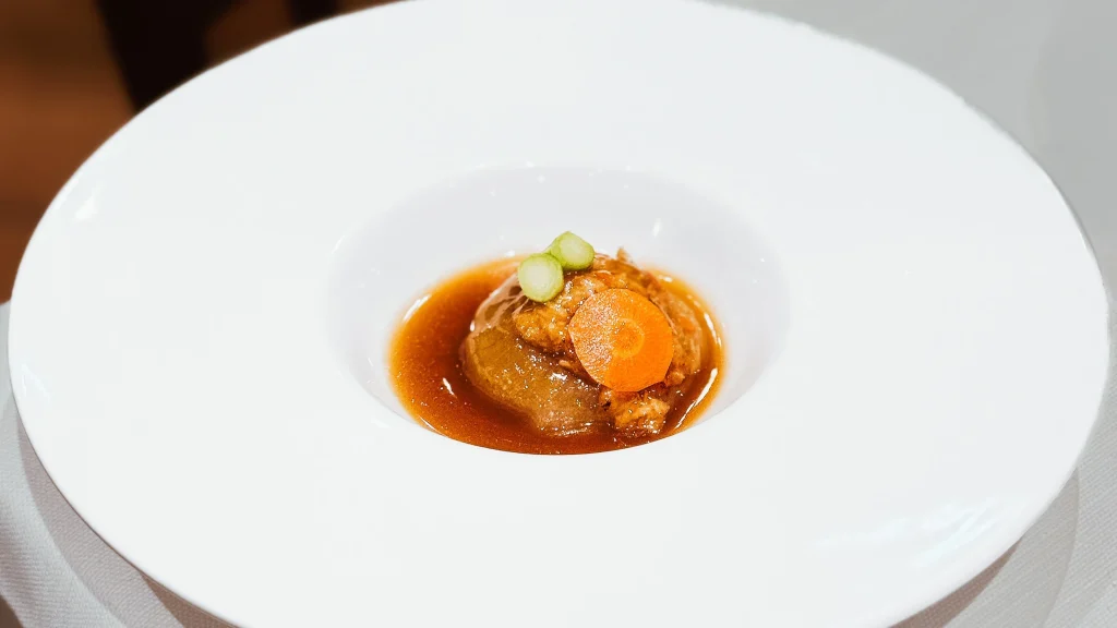 Arraigo, de Ángel Marigorta, una cocina de toma pan y moja 1